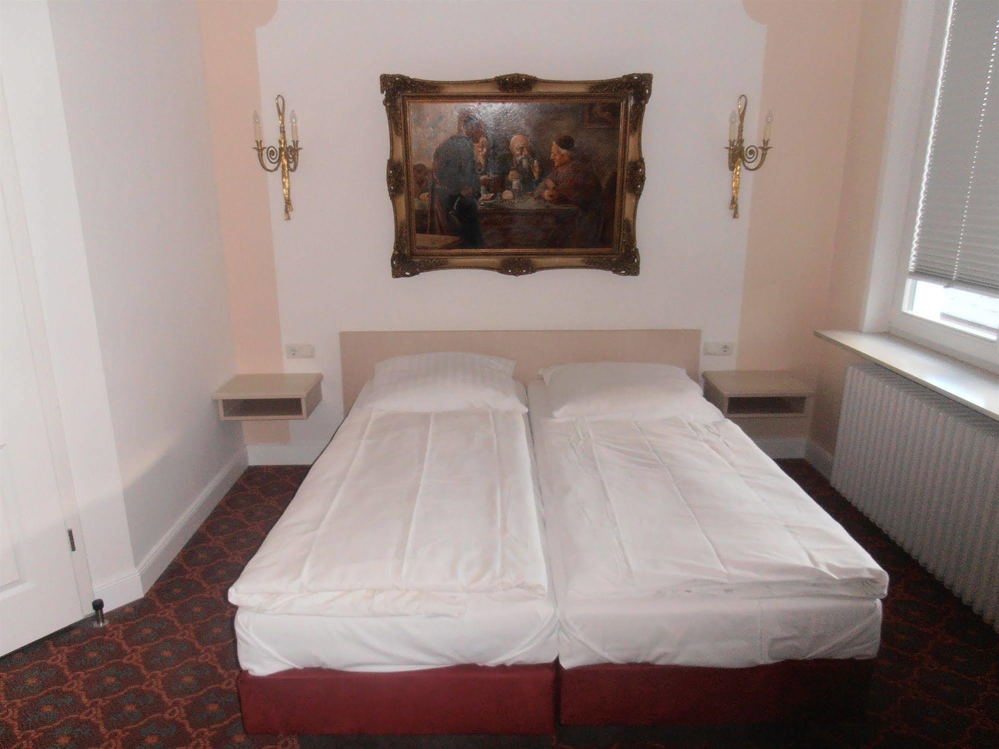 Hotel Hesse Schenefeld  ภายนอก รูปภาพ