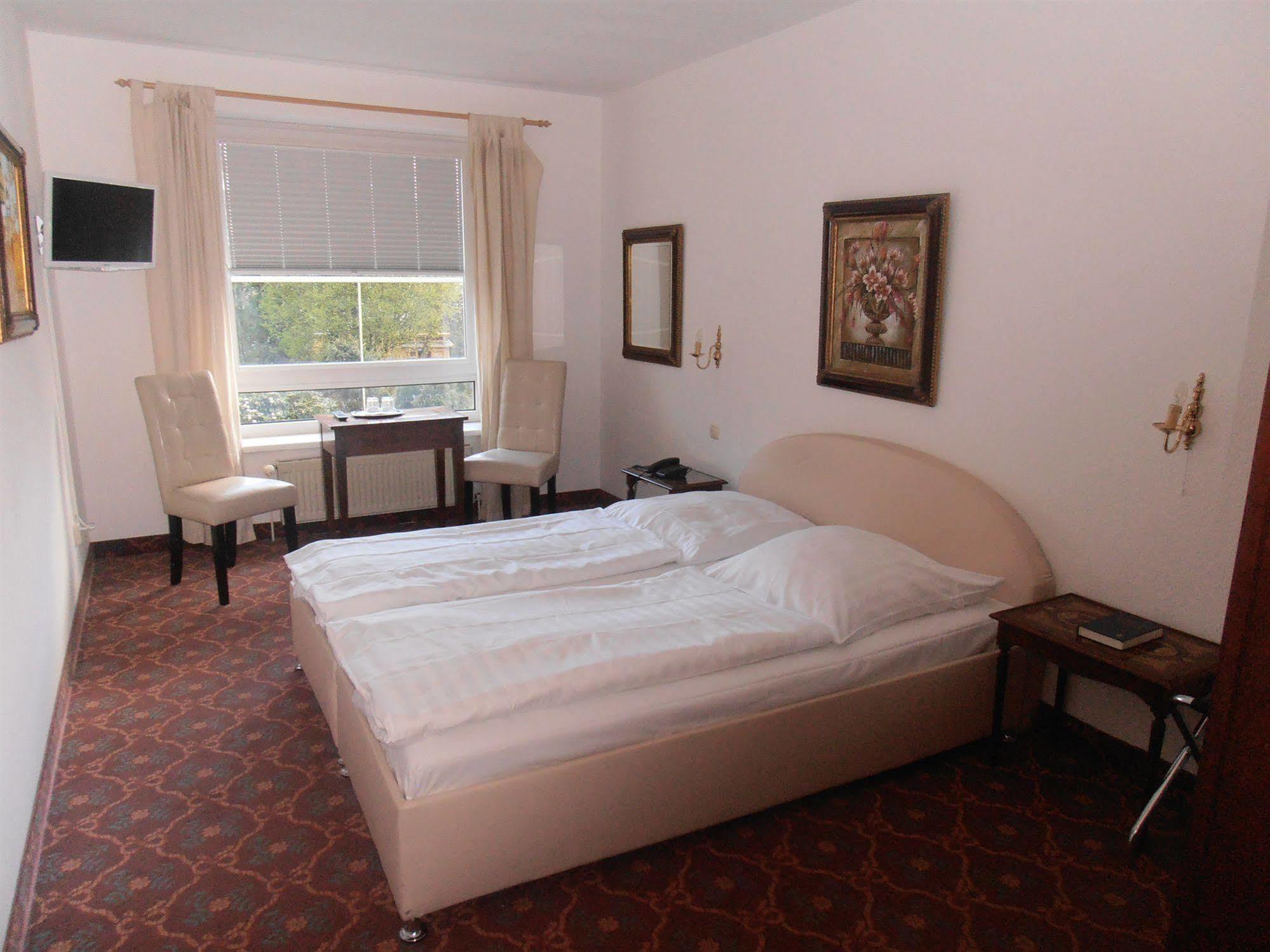 Hotel Hesse Schenefeld  ภายนอก รูปภาพ